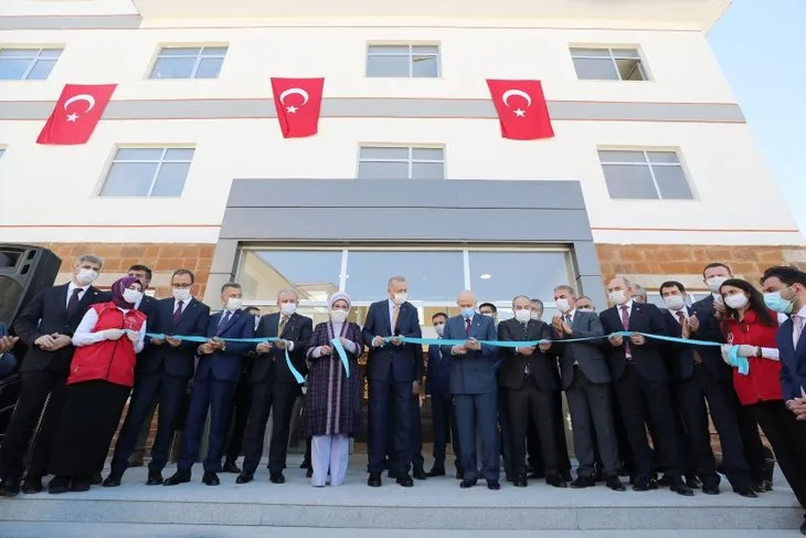 Başkan Erdoğan Bitlis’te! Ahlat Gençlik Merkezi’nin açılışını yaptı