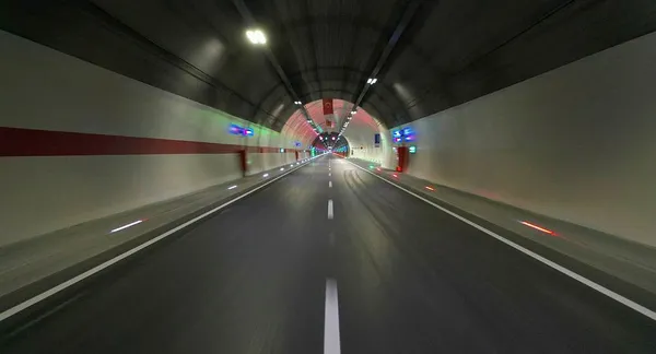 1,5 ayda 251 bin araç geçti! Ulaştırma ve Altyapı Bakanı Abdulkadir Uraloğlu’ndan Yeni Zigana Tüneli açıklaması: Yıllık 190 milyon lira tasarruf sağlayacağız