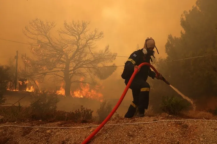 Yunanistan’daki yangınlarda 5. gün! Ülke alev kapanında