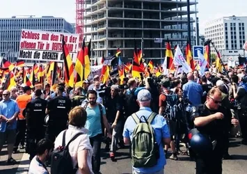 Almanya'da İslam karşıtı skandal gösteri