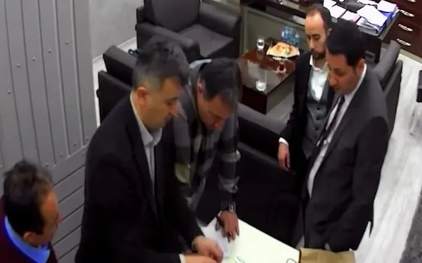 CHP’de kayıt dışı para trafiği! Milyonlar nereden geldi nereye gitti? Özgür Çelik’ten itiraf: Elden para... | Savcılık devrede: İfadeye çağrıldılar