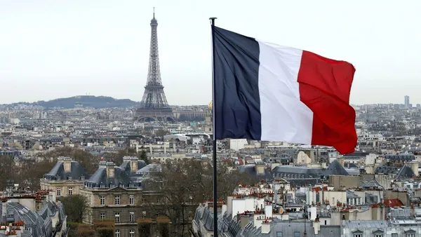 Fransa’da flaş grev kararı! İşçiler elektrik üretimini kısıtladı