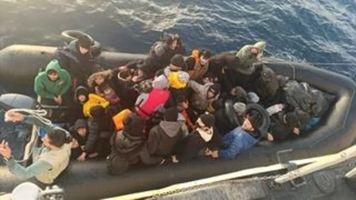 Ege Denizi'nde 40 düzensiz göçmen yakalandı