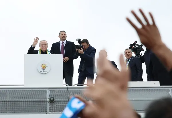 baskan-recep-tayyip-erdogandan-sanliurfada-onemli-mesajlar-ak-partinin-sanliurfa-ilce-adaylari-belli-oluyor-1707307198439.jpeg Başkan Recep Tayyip Erdoğan'dan CHP ve Özgür Özel'e çok sert sözler: Bu parti milli iradeye ihanet etti - 5