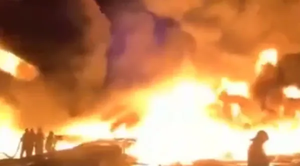 Rusya Odessa'da akaryakıt deposunu vurdu - 1