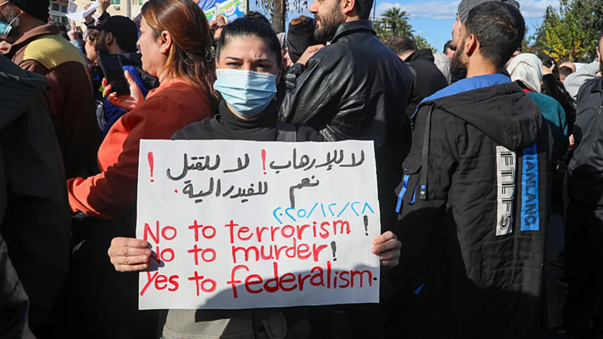 Esad'ın kuzeni Mahluf Alevilerin federasyon isteğine karşı: Bizi çok tehlikeli bir yola sürüklüyor