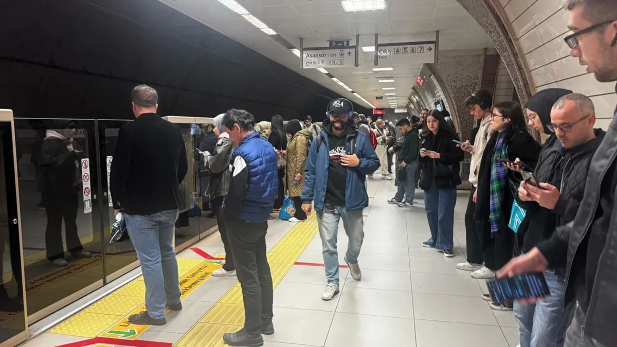 Üsküdar-Samandıra metro hattında arıza nedeniyle yoğunluk