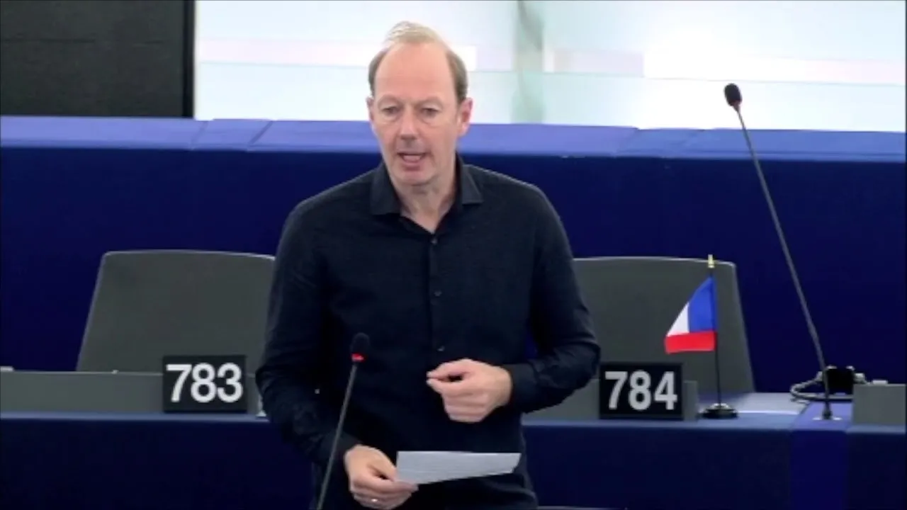 Alman vekil Sonneborn'den küstah çıkış: Biz de Türkleri geri göndeririz