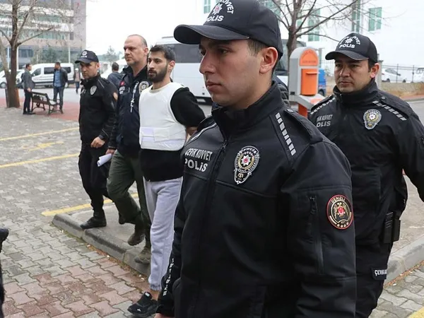 hastane-kafeteryasinda-7-kisinin-yaralandigi-silahli-saldirida-3-tutuklama-1709739045931.jpeg Hastane kafeteryasına silahlı saldırı: 3 tutuklama - 1