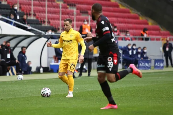 Başkent derbisinde kazanan taraf ev sahibi | Ankaragücü 2-1 Gençlerbirliği MAÇ SONUCU-ÖZET
