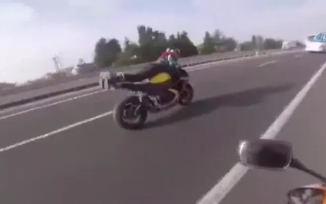 Motosiklet üzerinde ölümüne yolculuk