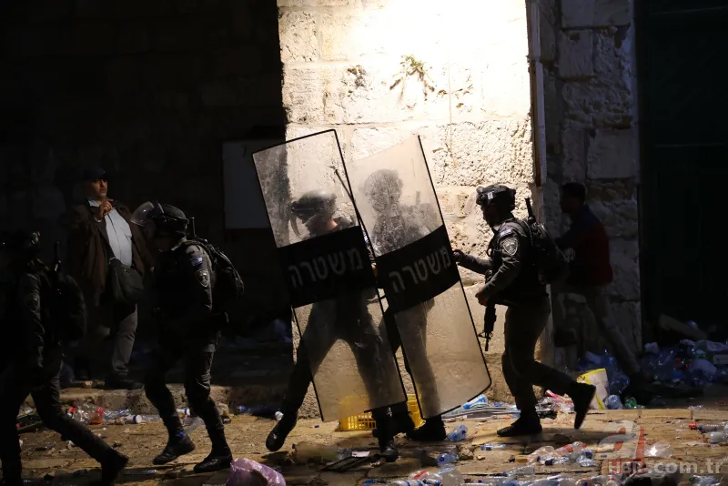 Terörist İsrail Mescid-i Aksa'da kan döktü! Yüzlerce yaralı var! İşte son görüntüler 11