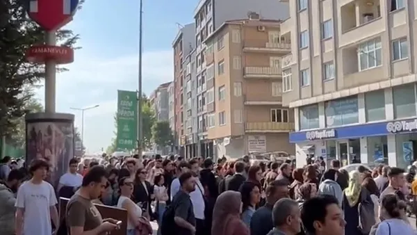 son-dakika-uskudar-cekmekoy-metrosunda-ariza-seferler-iptal-1685602895262.jpg