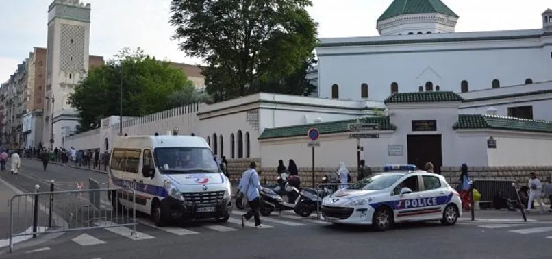 İslam düşmanı Macron 76 camiyi denetletecek