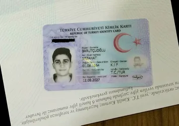 Zarftan çıkan yeni çipli kimlik kartını görünce şok geçirdi