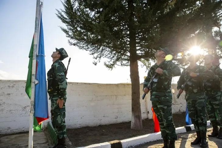 Ermenistan işgalinden kurtarılan Azerbaycan'ın Zengilan kentindeki karakollara bayrak çekildi