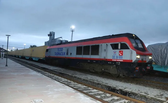 1716610840354.jpeg Bakü-Tiflis-Kars hattında yük taşımacılığı yeniden başladı! İlk tren Türkiye'de - 2