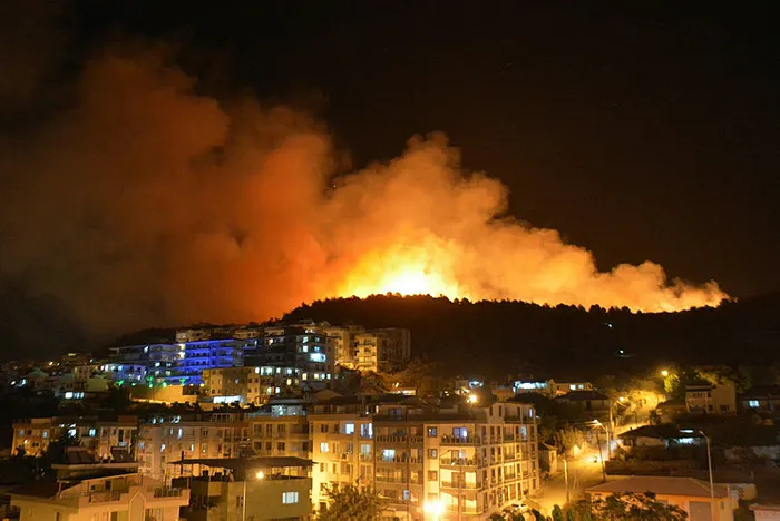 İzmir Dikili'de korkutan yangın - 2
