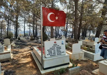 Tüyleri diken diken eden olay! Mersin'deki yangında şehit kabri ve Türk bayrağı yanmadı
