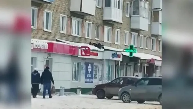 Rusya'da evli kadınla basılan adam böyle firar etti! O anlar kamerada - 4