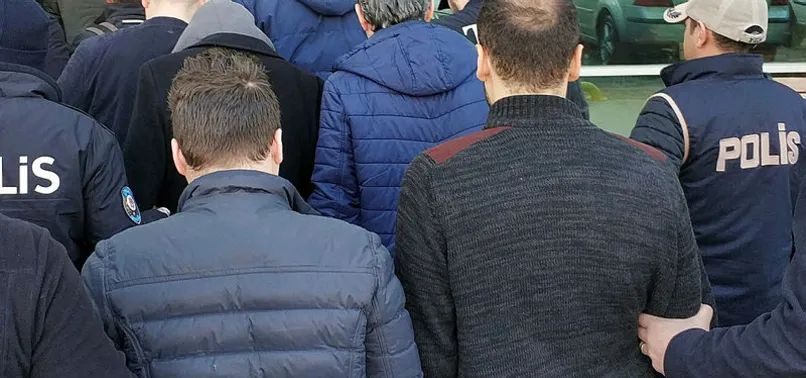 53 muvazzaf askere FETÖ baskını
