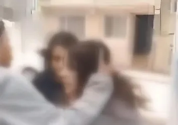 Saçını koparıp kameraya güldü! İstanbul'da akran zorbalığı