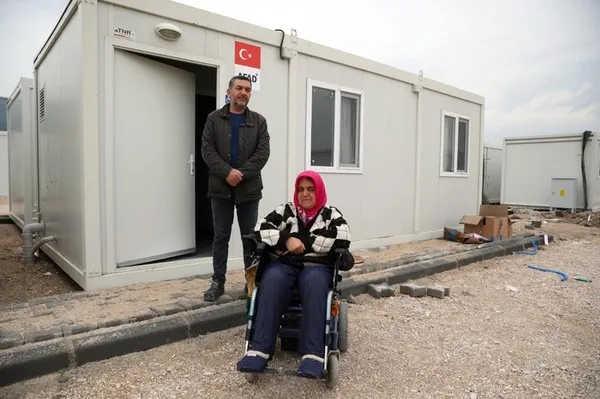 1680500940189.jpg Asrın felaketinde felçli anneyi oğlu kurtardı: Sen olmadan inmeyiz - 2