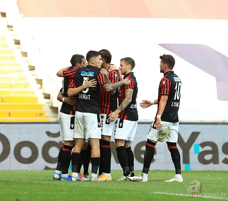 Trabzonspor Galatasaray ve Fenerbahçe'yi geride bıraktı 9