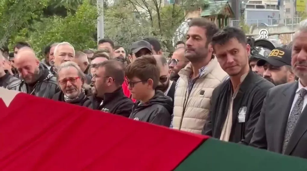 İzmir'de trafik kazasında ölen motosiklet sürücüsünün cenazesi İstanbul'da defnedildi