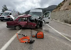 Burdur'da facia! 2 ölü 4 yaralı