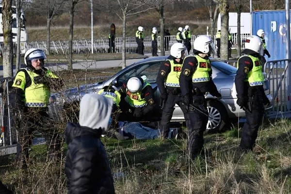 Danimarkalı siyasetçi Paludan alçaklığına devam ediyor! Bu kez de Danimarka'da Kur'an yaktı - 5