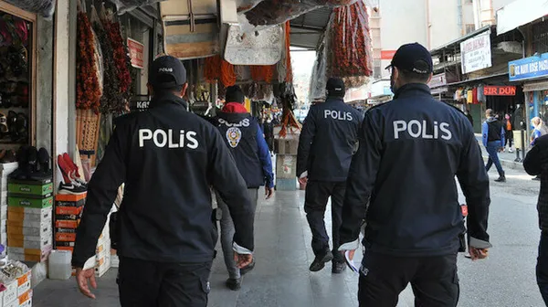 sokaga-cikma-kisitlamasi-basladi-kisitlama-hangi-gunlerde-uygulanacak-kisitlamadan-kimler-muaf-olacak-1606926157992.jpg Sokağa çıkma kısıtlaması başladı! Kısıtlama hangi günlerde uygulanacak? Kısıtlamadan kimler muaf olacak? - 3