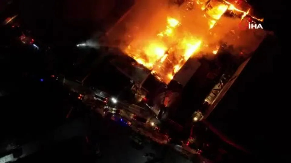 İstanbul Esenyurt’ta kağıt fabrikasında yangın