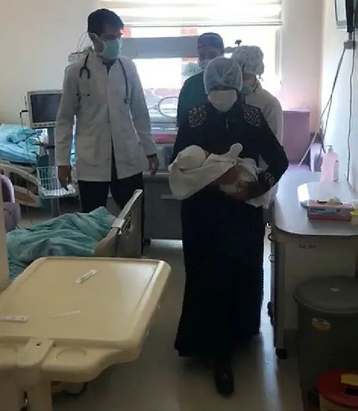 Bingöl'de 15 günlük bebek koronavirüsü yenerek taburcu oldu - 1