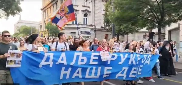 SON DAKİKA: Sırbistan'da binlerce kişi LGBT ahlaksızlığına karşı yürüdü! Aleksandar Vucic Europride'ı iptal etti-3