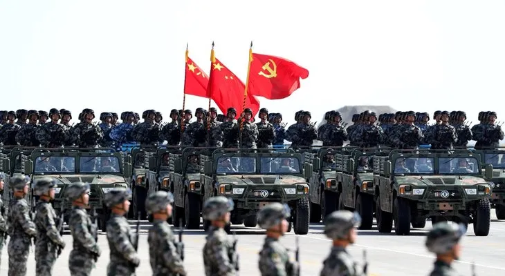 Çin ordusundan gövde gösterisi