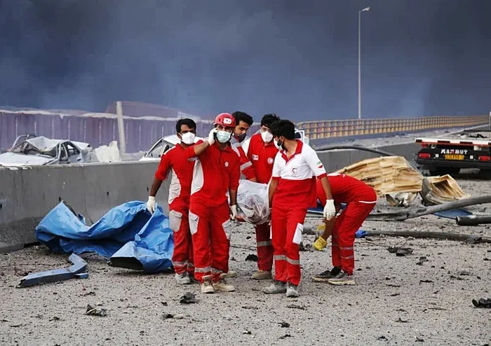 iranin-en-buyuk-limaninda-siddetli-patlama-dumanlar-gokyuzu-kapladi-1745687946812.jpeg Fotoğraf-AA