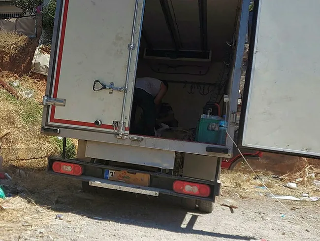 İzmir’de kamyonet kasasında kurban kestiler - 3