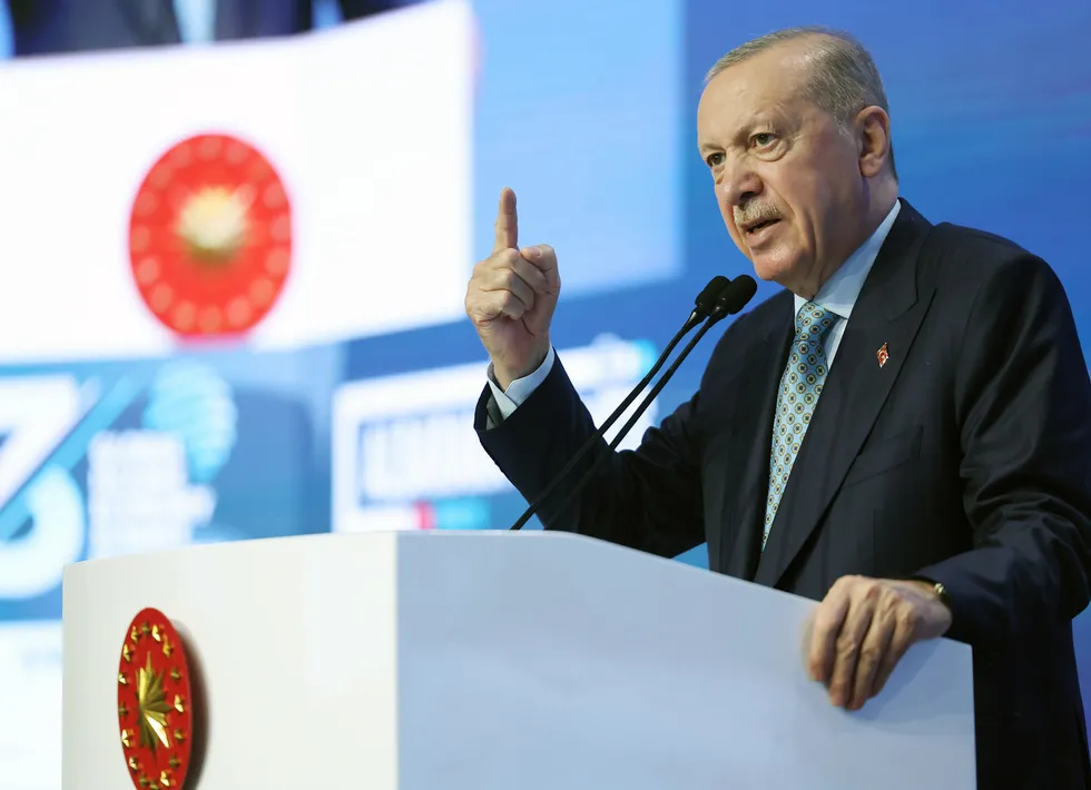 baskan-erdogandan-3-dunya-islam-ekonomisi-zirvesinde-pes-pese-mujdeler-emlak-katilimi-halka-arz-edecegiz-1780667101593.jpg Başkan Erdoğan'dan 3. Dünya İslam Ekonomisi Zirvesi'nde peş peşe müjdeler: Emlak Katılım'ı halka arz edeceğiz - 6