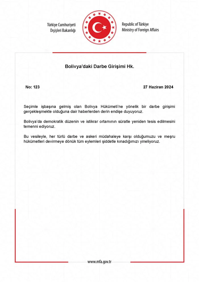 bolivyada-darbe-girisimi-ordu-sokaga-indi-hukumet-sarayini-kusattilar-bolivya-devlet-baskani-arceden-flas-acik-1719438848957.jfif Bolivya'da darbe girişimi! Sokağa inen ordu birliklerine geri döndü | Eski komutan Zuniga gözaltına alındı - 4