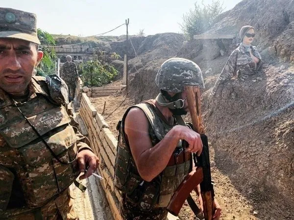 Hezimete uğrayan Ermenistan’ın kirli planı ortaya çıktı! PKK’lı teröristlere Azerbaycan askeri kıyafeti giydirdiler
