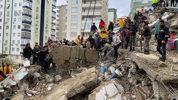 depremzede-cadirda-zeydan-batakta-afet-bolgesinde-oturup-batak-oynayan-chpli-zeydan-karalardan-kahkahalar-1680813326309.jpg Depremzede çadırda Zeydan batakta! Afet bölgesinde oturup batak oynayan CHP'li Zeydan Karalar'dan kahkahalar... - 1