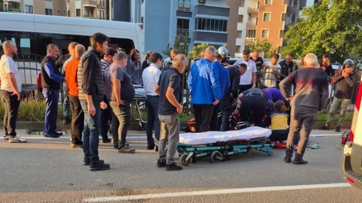 Rize'de ambulanstan inen sağlık çalışanına kamyonet çarptı