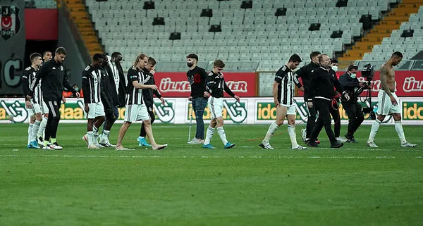 vodafone-parkta-mac-sonrasi-ortalik-karisti-ndao-polis-sikayet-etti-1620773272419.jpg Vodafone Park'ta maç sonrası ortalık karıştı! Ndao polise şikayet etti - 1