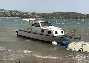 Bodrum'da fırtına; 10 tekne karaya oturdu