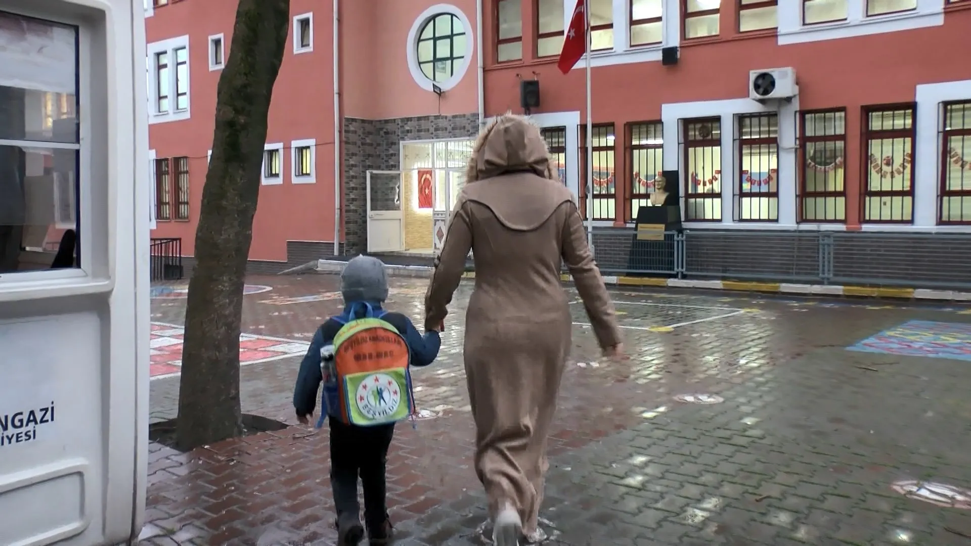 İstanbul'da depreme dayanıksız okullarda tahliyeler başladı