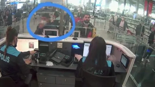 ABD’li diplomata kendi pasaportuyla kaçırmaya çalışırken suçüstü! Yakalandılar