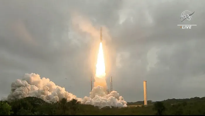 NASA dünyanın en büyük uzay teleskobu James Webb'i uzaya fırlattı - 1