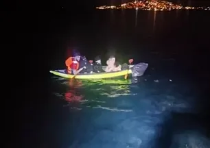 Kanoyla kaçarken yakalandılar