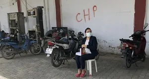 İYİ Partili belediye genç kadına yapmadığını bırakmadı!